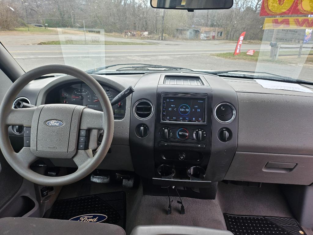 2004 Ford F-150 XL photo