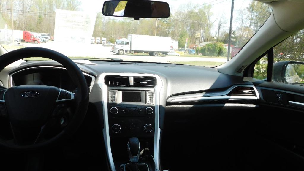 2013 Ford Fusion SE photo