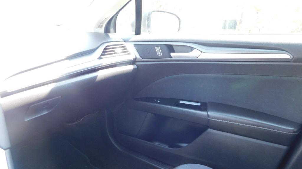 2013 Ford Fusion SE photo