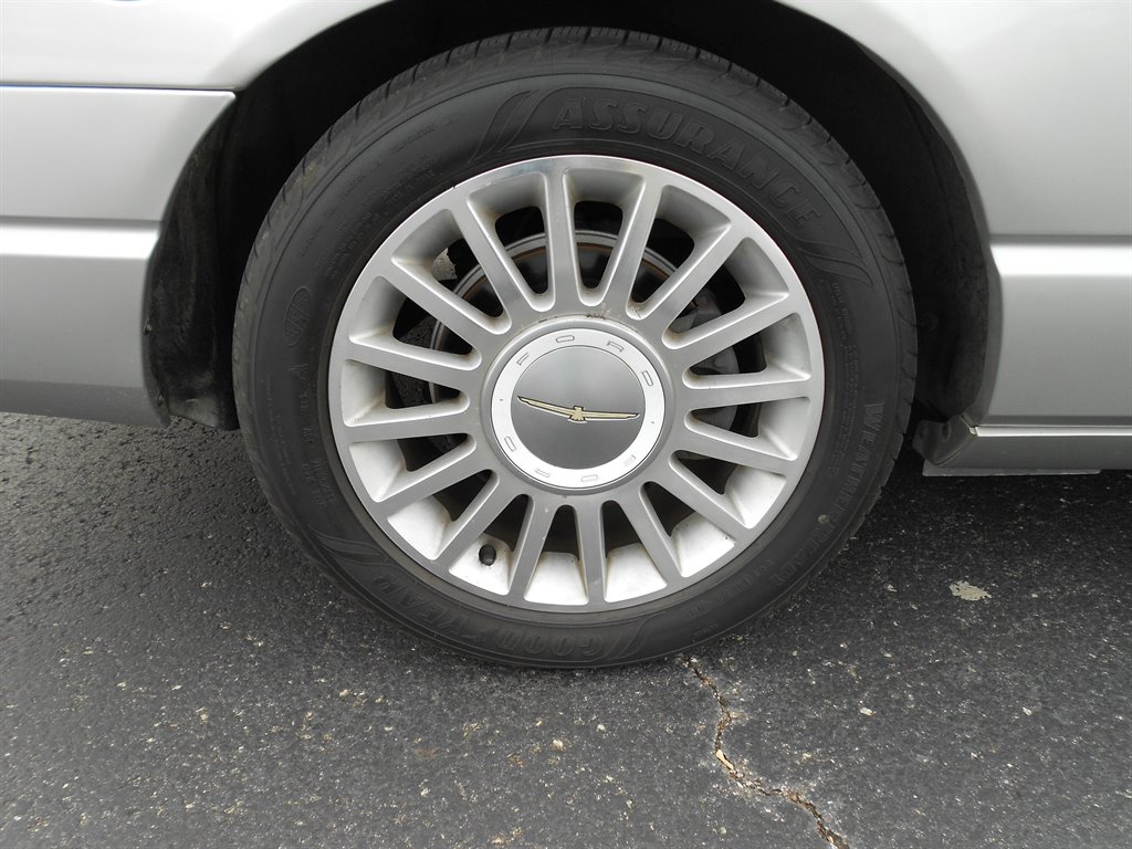 2004 Ford Thunderbird Deluxe photo