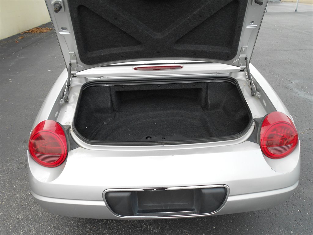 2004 Ford Thunderbird Deluxe photo