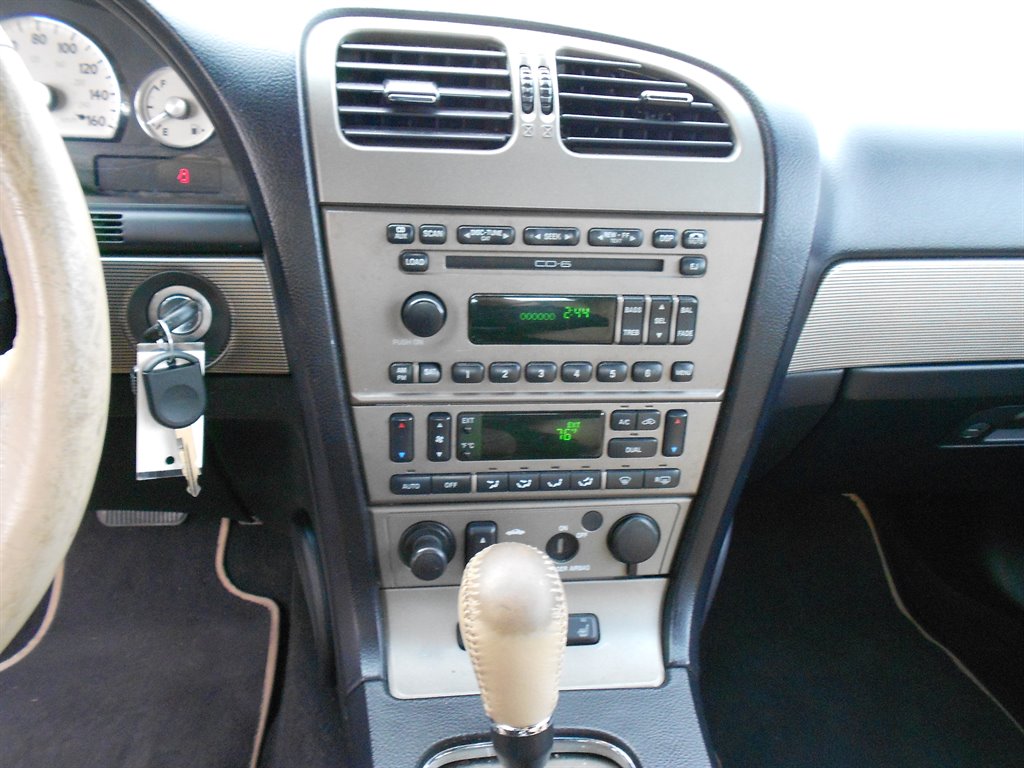 2004 Ford Thunderbird Deluxe photo