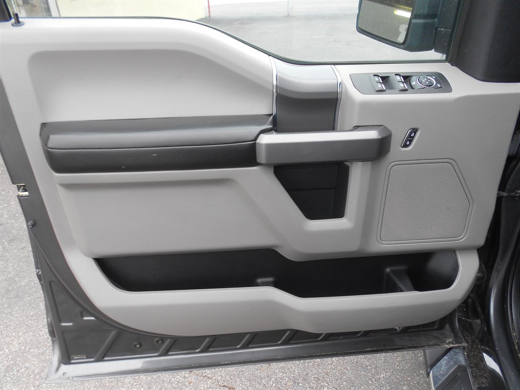 2019 Ford F150 XLT photo
