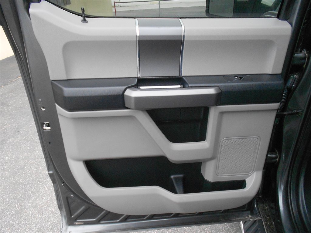 2019 Ford F150 XLT photo