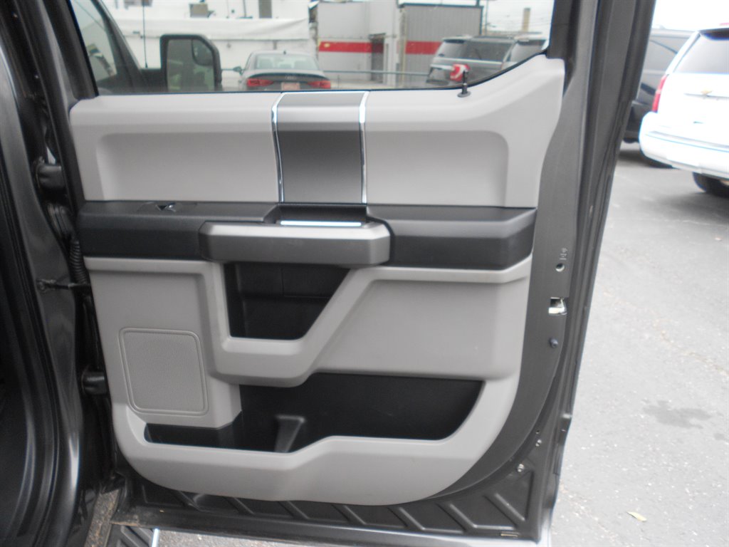 2019 Ford F150 XLT photo