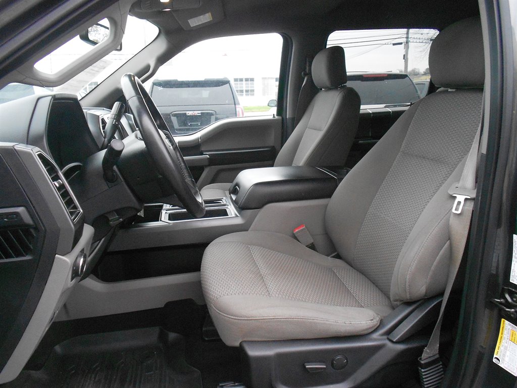2019 Ford F150 XLT photo