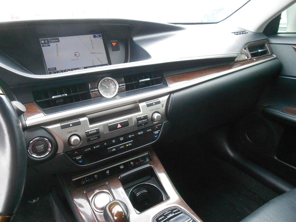 2015 Lexus ES 350 photo