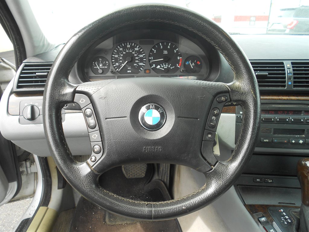 2003 BMW 3-Series 325xi photo