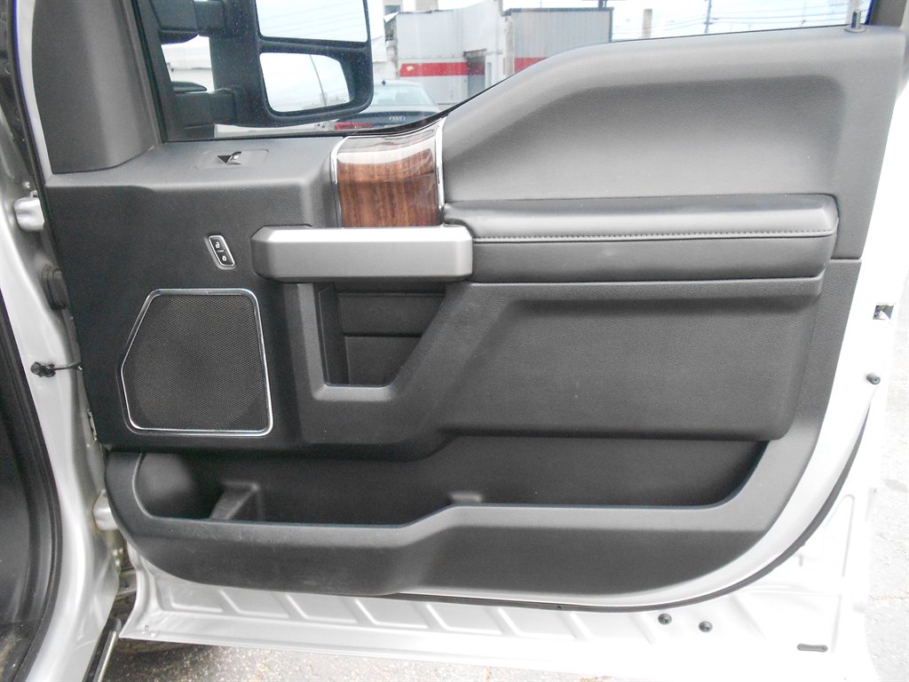 2017 Ford F250sd Platinum photo