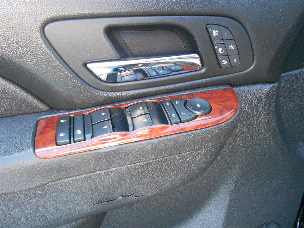 2013 Chevrolet Suburban LTZ 1500 photo