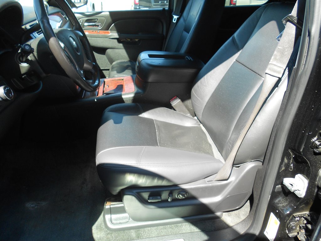 2013 Chevrolet Suburban LTZ 1500 photo