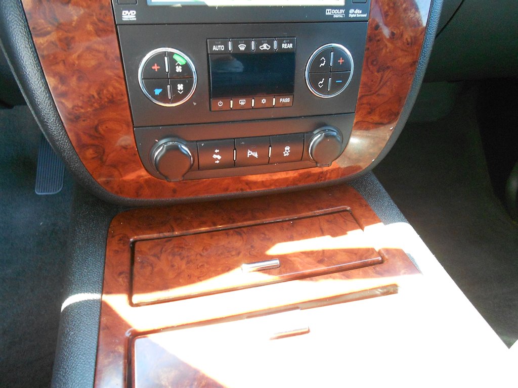 2013 Chevrolet Suburban LTZ 1500 photo