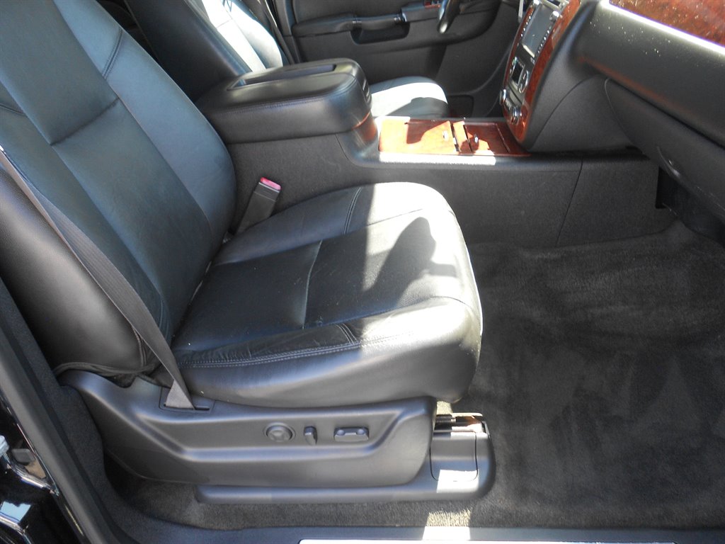 2013 Chevrolet Suburban LTZ 1500 photo