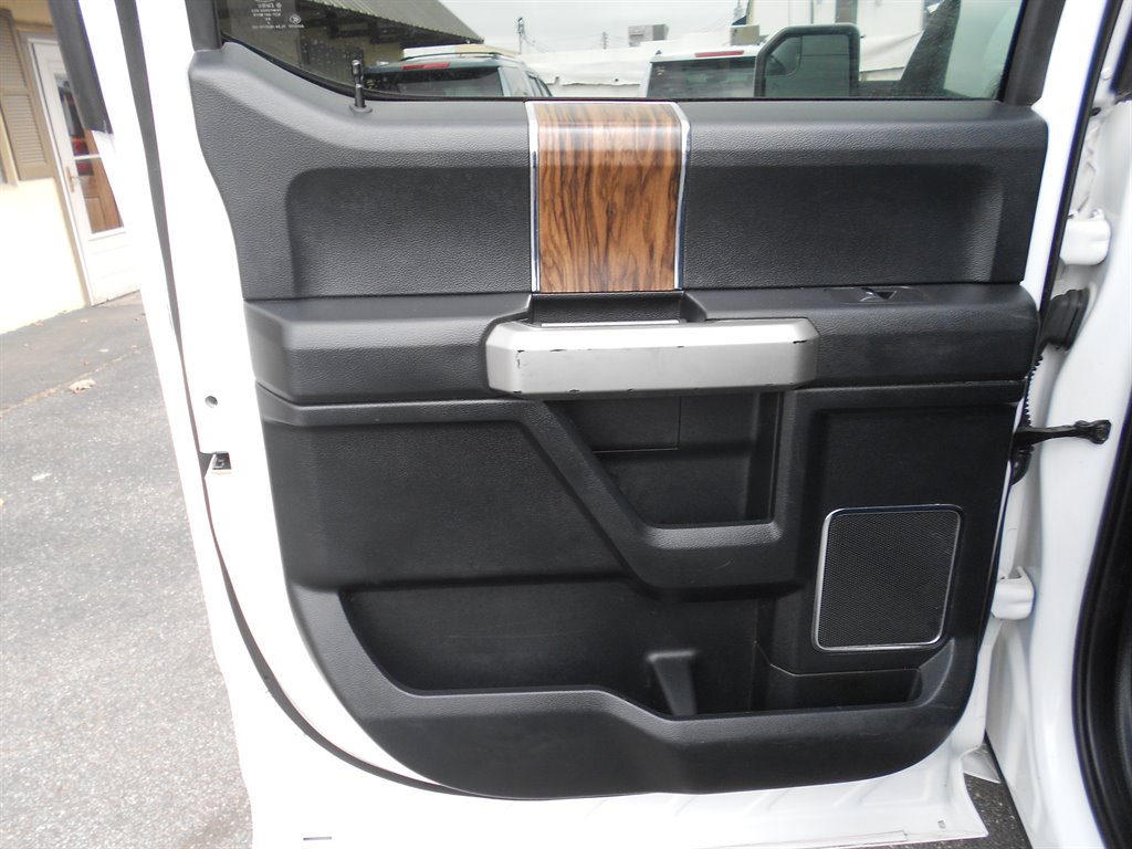 2019 Ford F150 Lariat photo