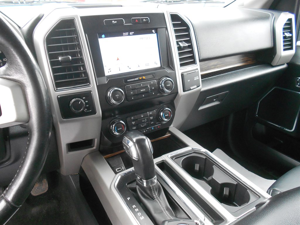 2019 Ford F150 Lariat photo
