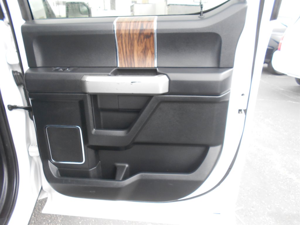 2019 Ford F150 Lariat photo