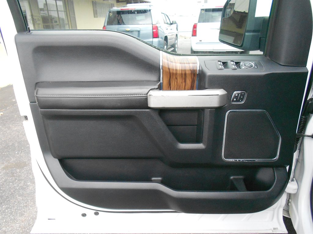 2019 Ford F150 Lariat photo