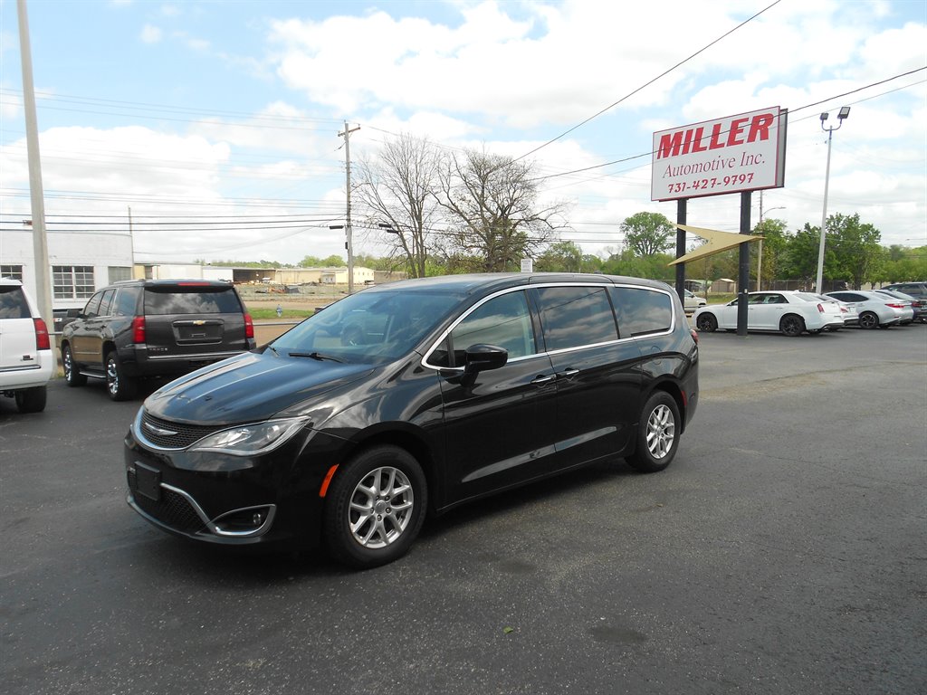 The 2020 Chrysler Pacifica Touring photos