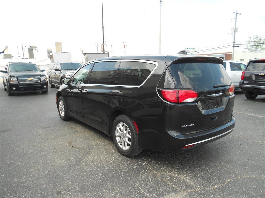 2020 Chrysler Pacifica Touring photo