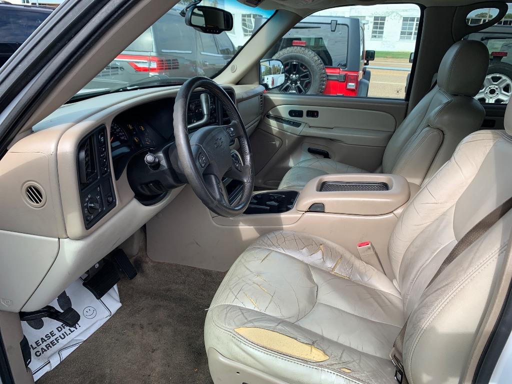 2003 Chevrolet Suburban 1500 photo