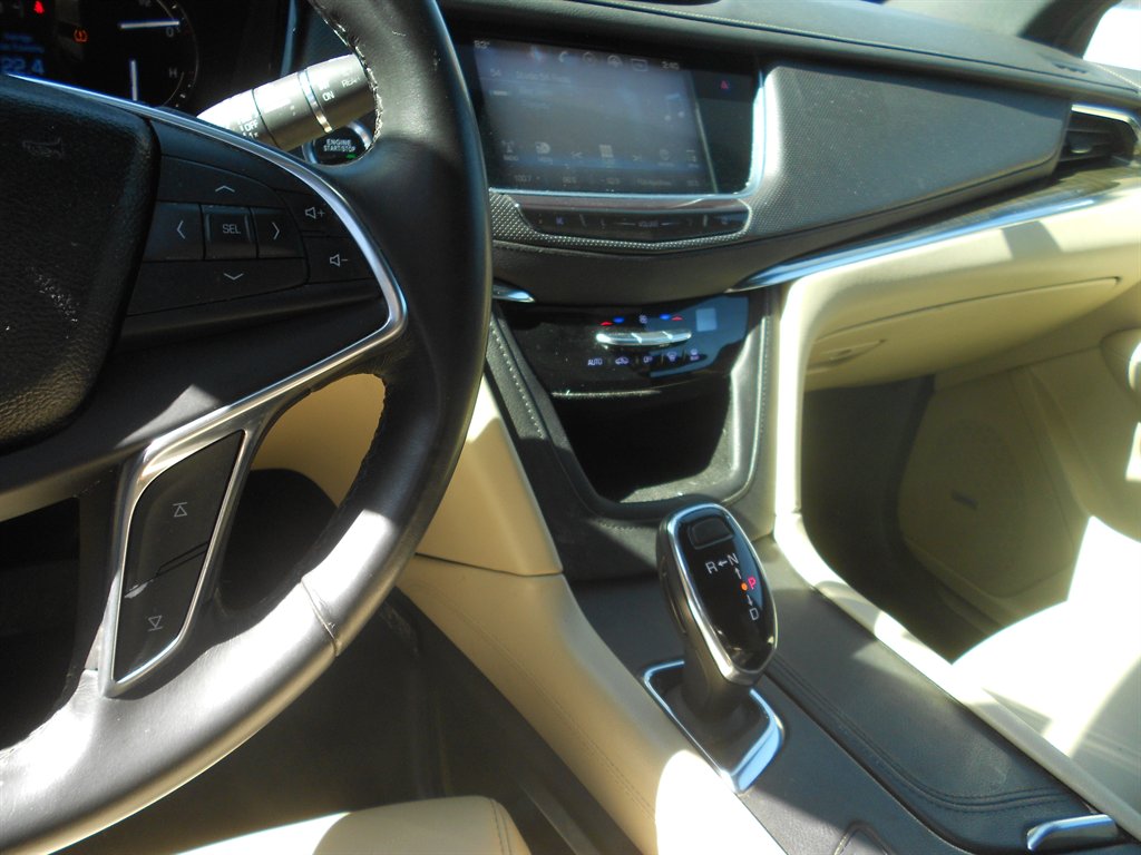 2017 Cadillac XT5 photo