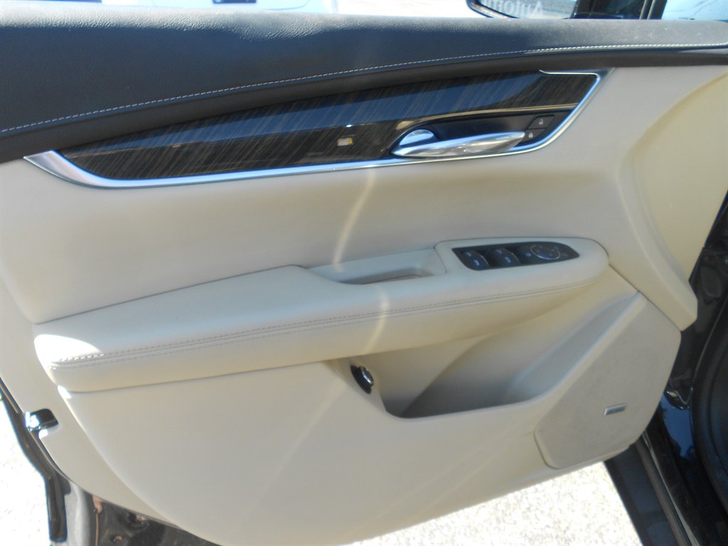 2017 Cadillac XT5 photo