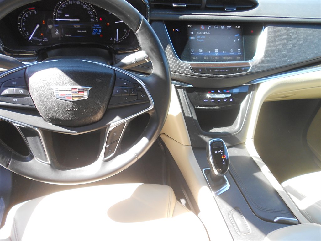 2017 Cadillac XT5 photo