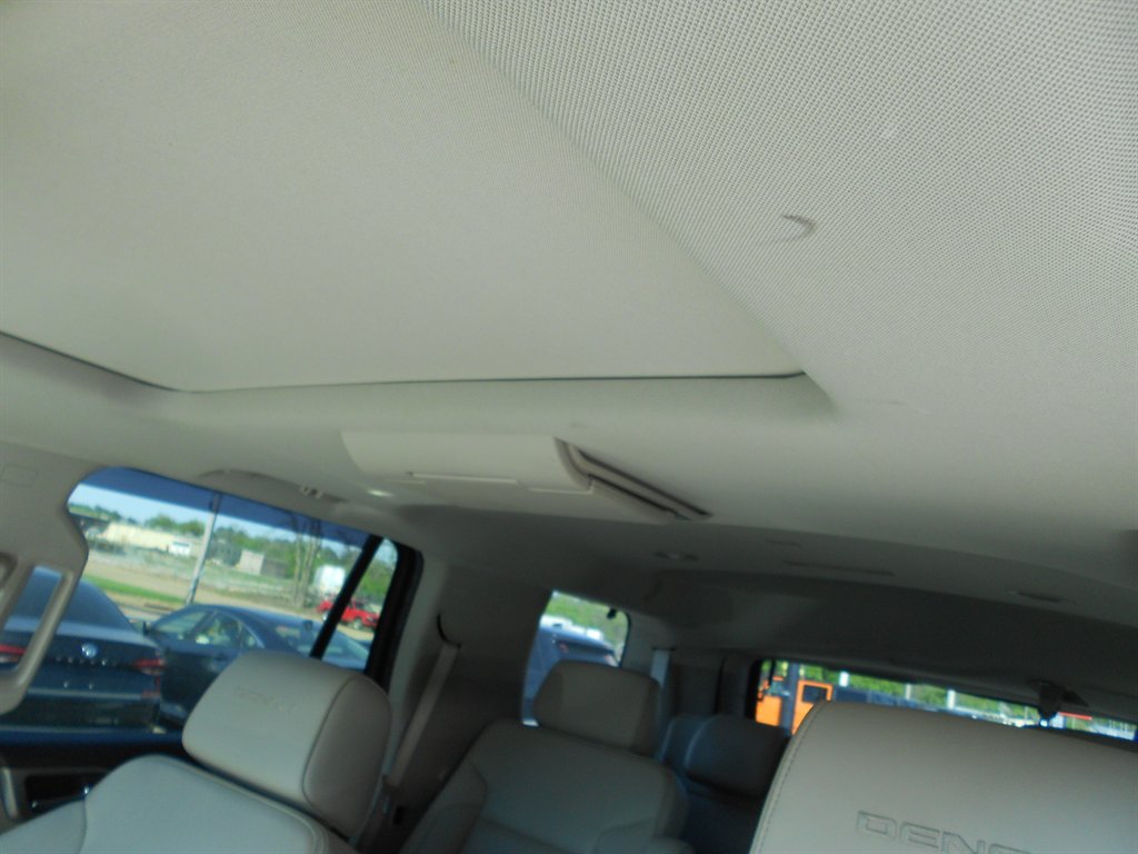 2017 GMC Yukon Denali photo