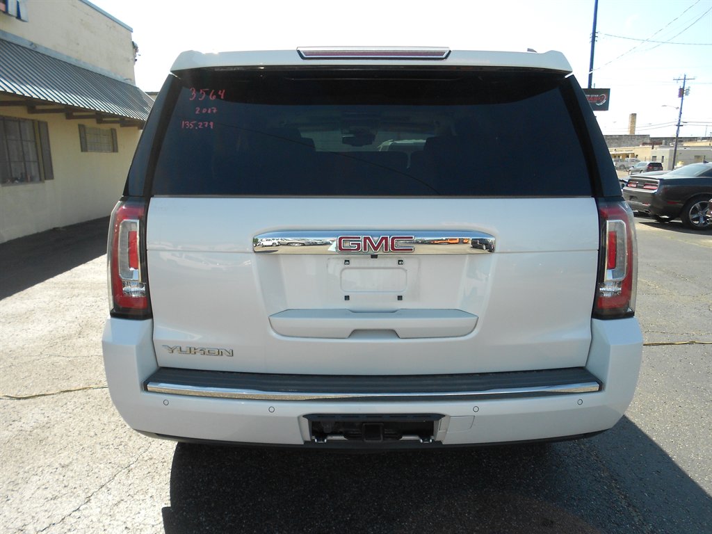 2017 GMC Yukon Denali photo