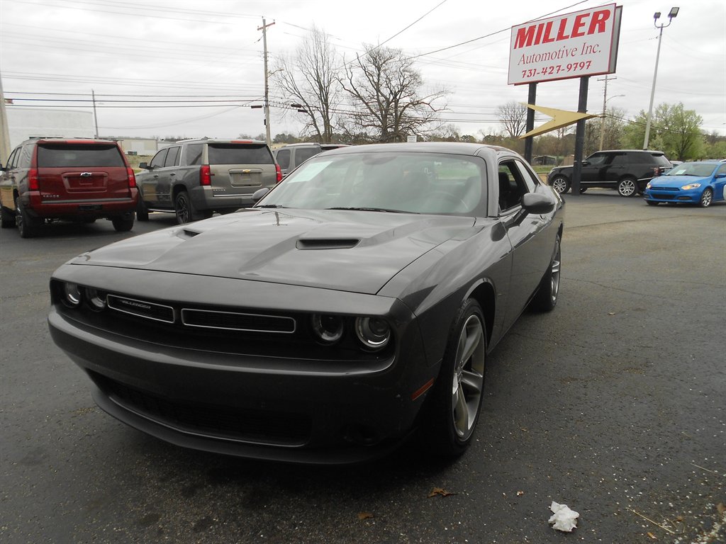2015 Dodge Challenger SXT photo