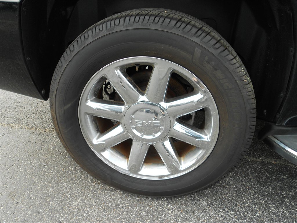 2010 GMC Yukon Denali photo