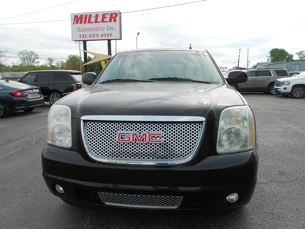 2010 GMC Yukon Denali photo