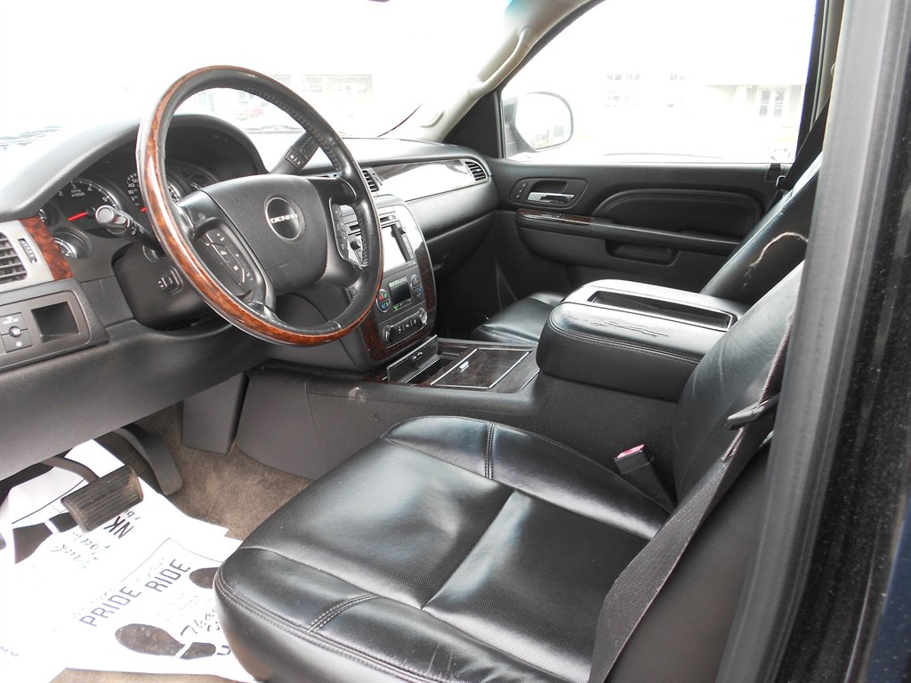 2010 GMC Yukon Denali photo