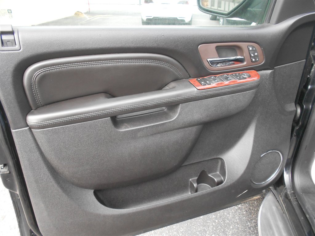 2010 GMC Yukon Denali photo