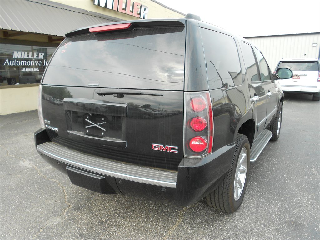 2010 GMC Yukon Denali photo