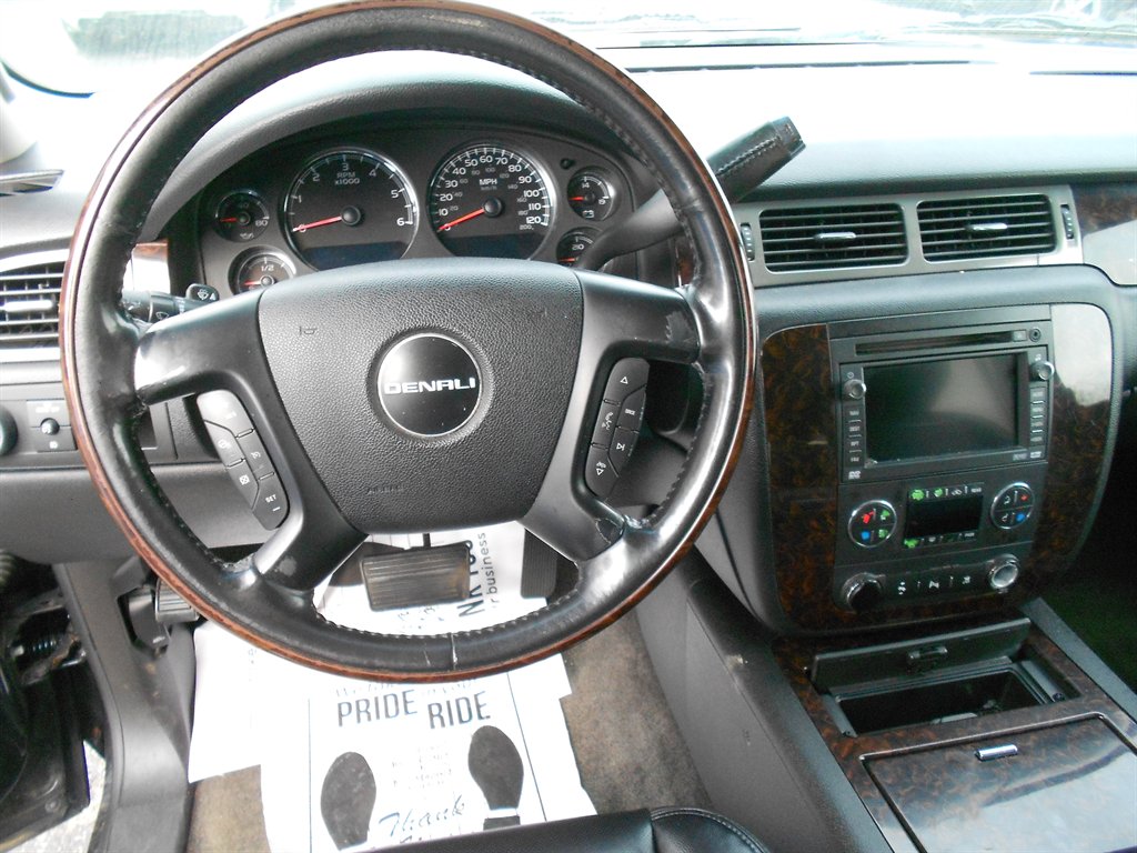 2010 GMC Yukon Denali photo