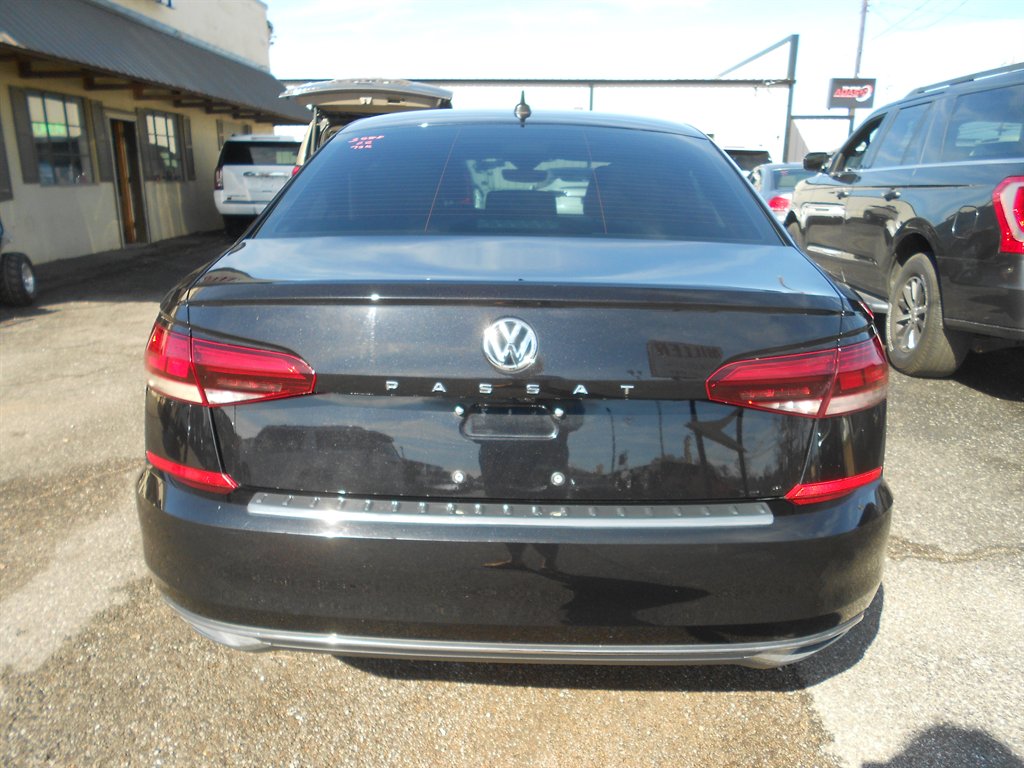 2022 Volkswagen Passat SE photo