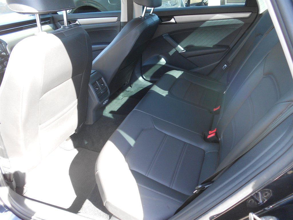 2022 Volkswagen Passat SE photo