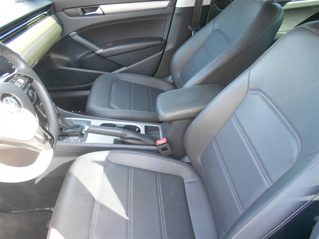 2022 Volkswagen Passat SE photo