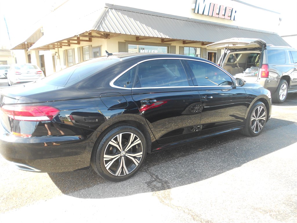 2022 Volkswagen Passat SE photo