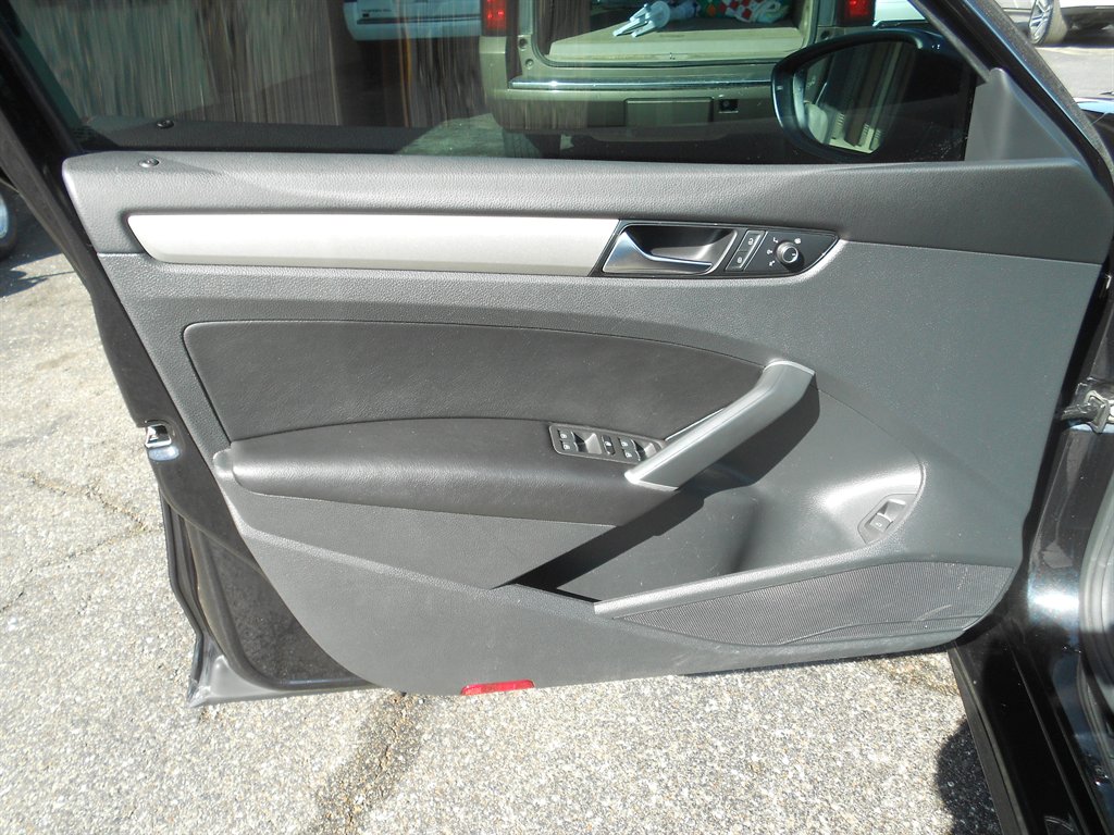 2022 Volkswagen Passat SE photo