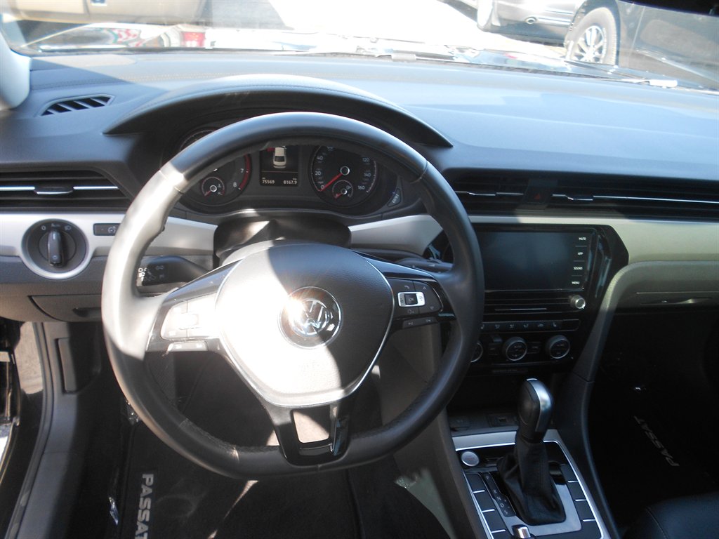 2022 Volkswagen Passat SE photo