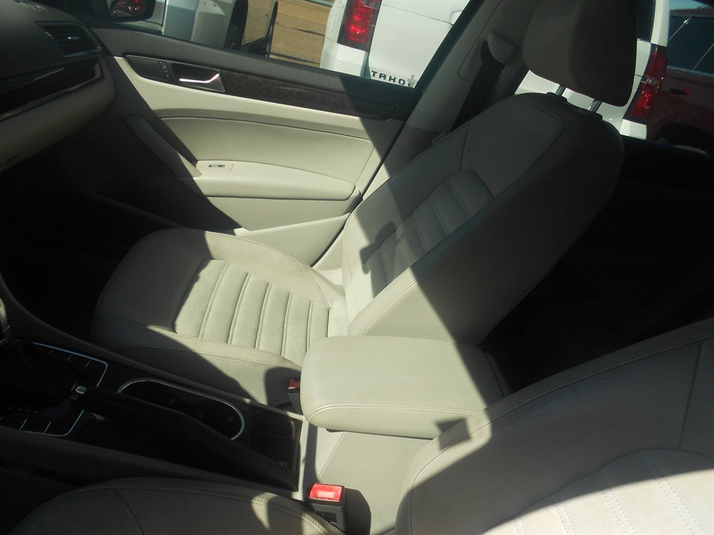 2014 Volkswagen Passat TDI SEL Premium photo