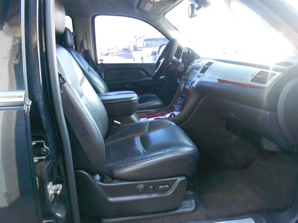 2007 Cadillac Escalade - $8,400