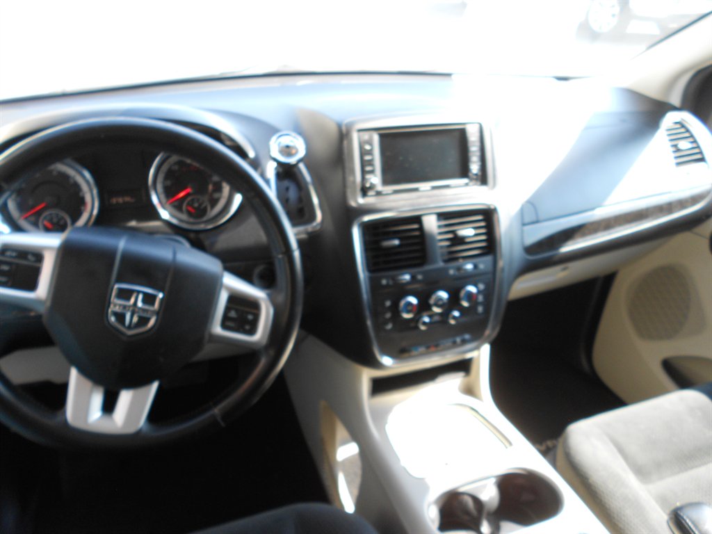 2016 Dodge Grand Caravan - $9,500