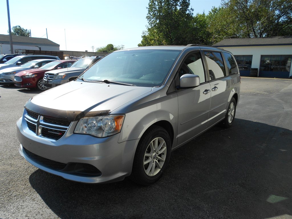 2016 Dodge Grand Caravan - $9,500