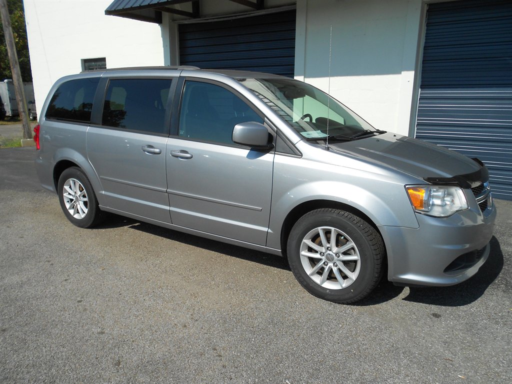 2016 Dodge Grand Caravan - $9,500
