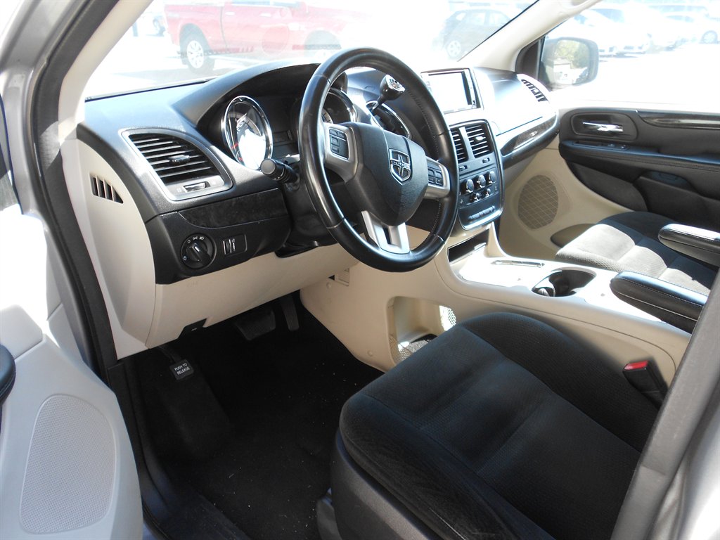 2016 Dodge Grand Caravan - $9,500