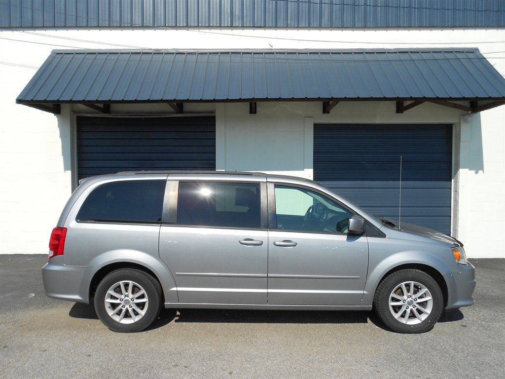 2016 Dodge Grand Caravan - $9,500