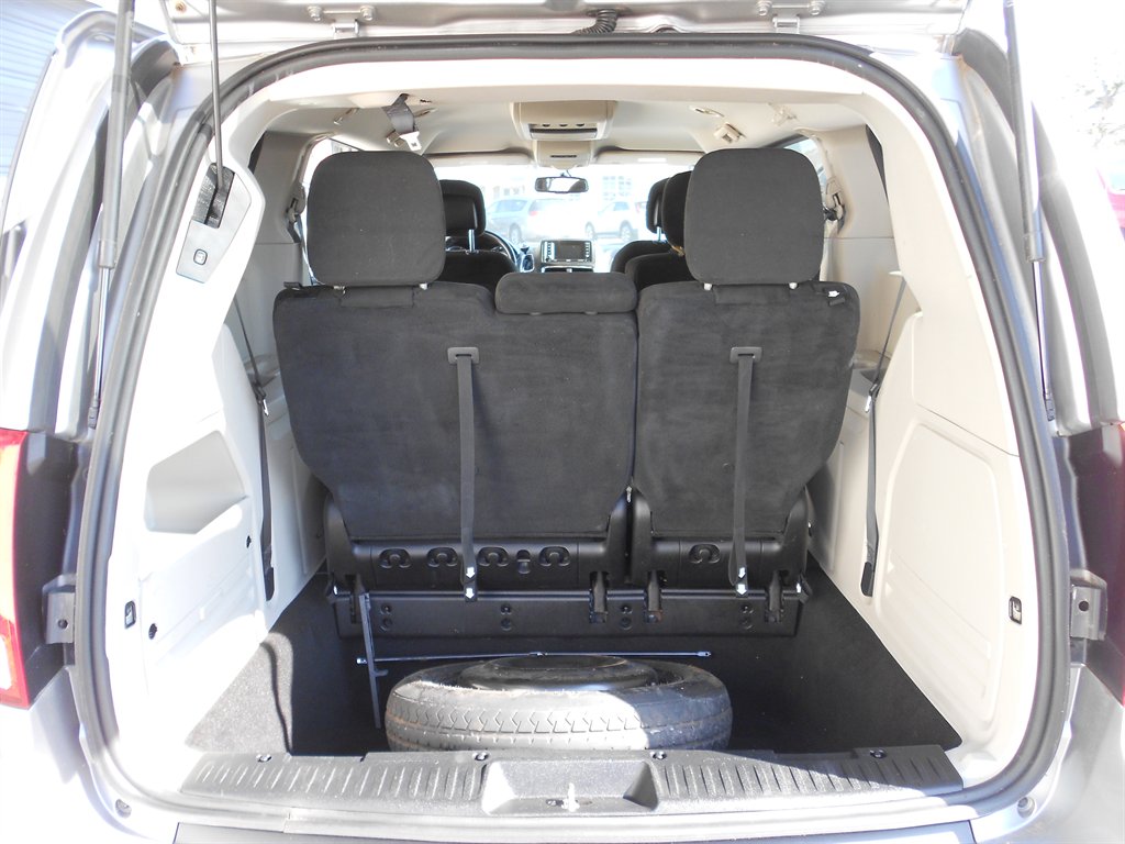 2016 Dodge Grand Caravan - $9,500